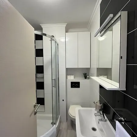 Apartment Bellissima By The Sea Makarska
