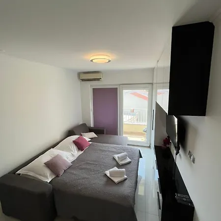 Bellissima By The Sea *