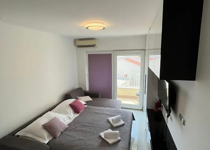 Bellissima By The Sea *