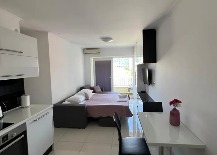 Bellissima By The Sea * Makarska