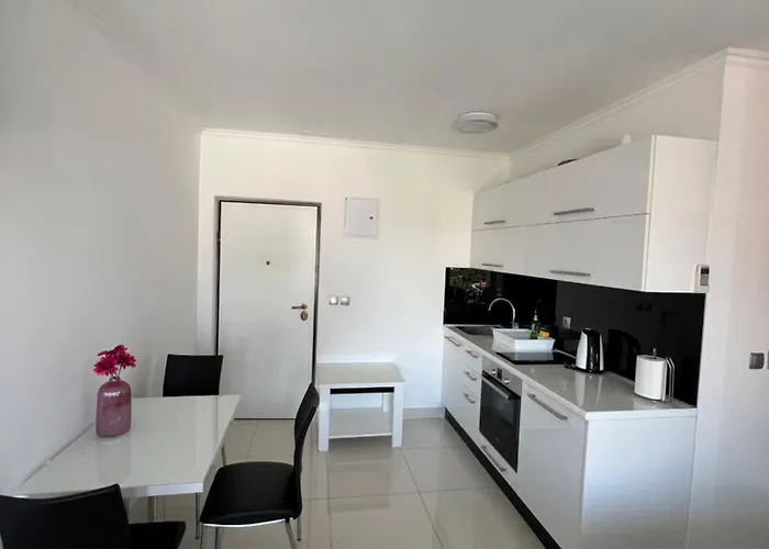 Bellissima By The Sea *